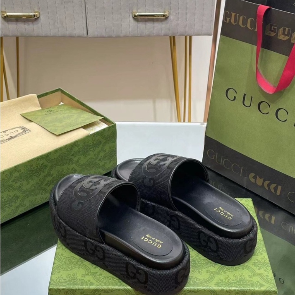 Gucci Black Sandals - Picture 2 of 7